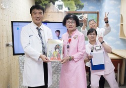 幸福扶輪社社員代表許黃彩好女士(另開新視窗/jpg檔)圖片